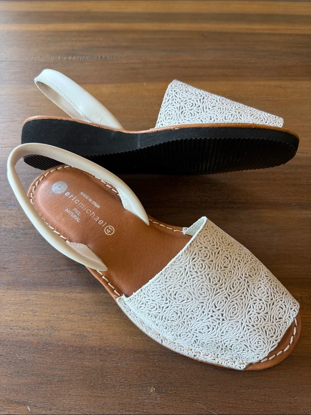 NWOT -  Eric Michael White Laser-Cut Slingback Avarca Sandals Size 9.5